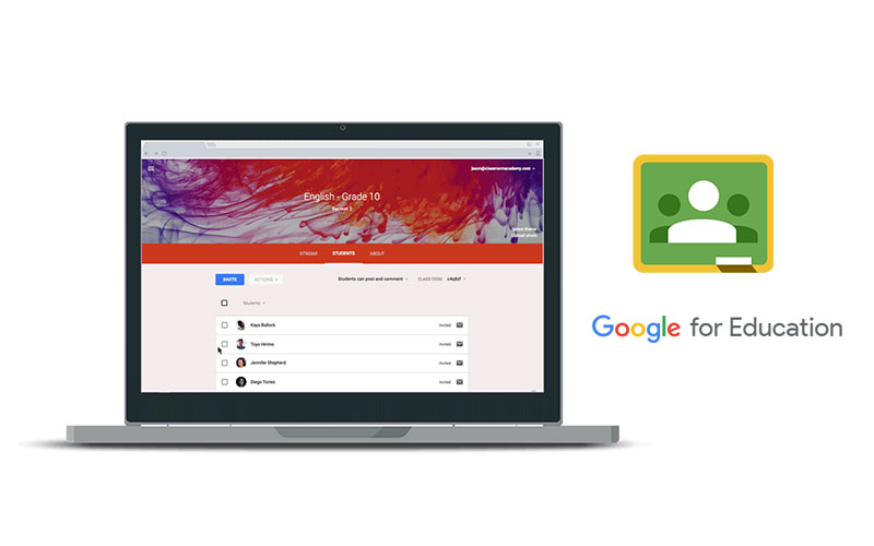 Zdjęcie komputera, po prawej logo Google School